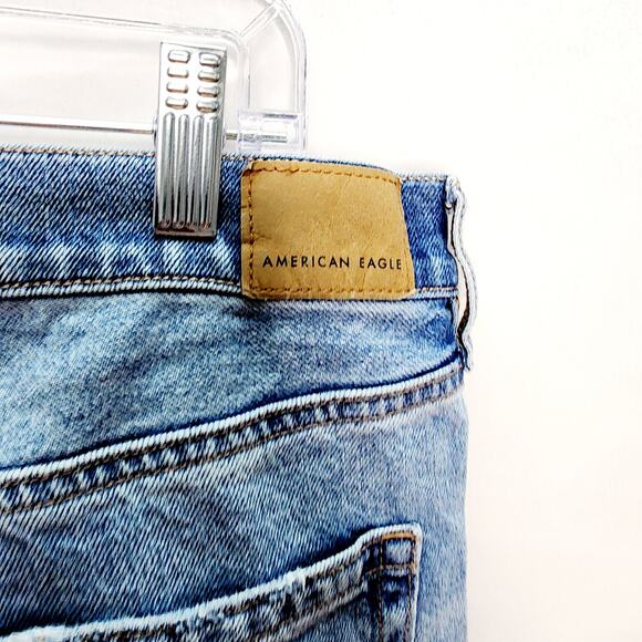 American Eagle Low Rise Baggy Straight Leg Light Wash Distressed Women's Jeans - Picture 12 of 15